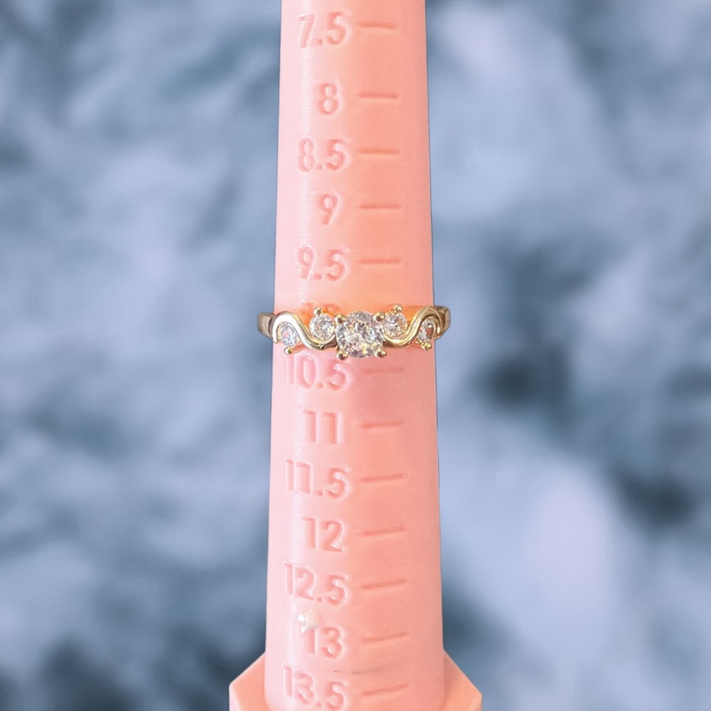 Elegant Gold Women's Ring